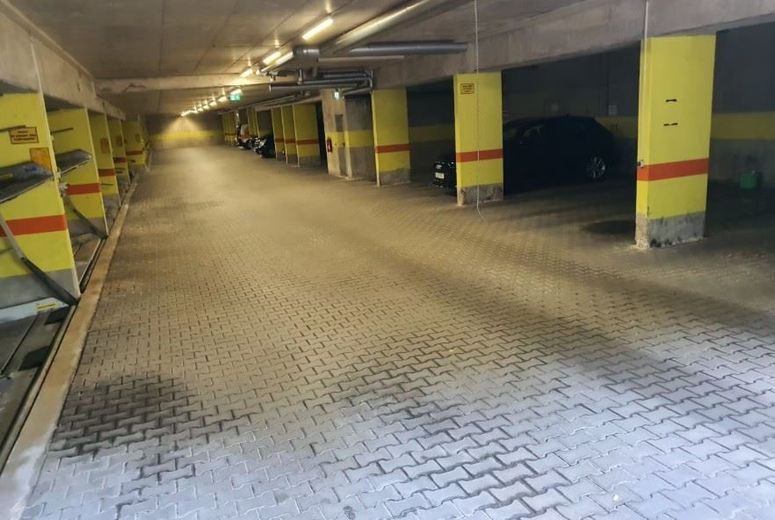 Großzügiger Laden mit Backoffice, Terrasse und Küche in frequentierter Lage – TG2