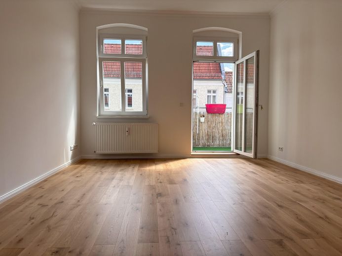Helle modernisierte 3-Zimmer-Altbauwohnung im Weitlingkiez - Provisionsfrei - – Wohnzimmer (lt. Grundriss)