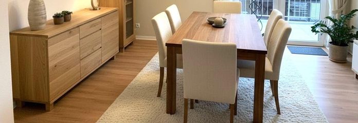 Jasne, w dużej mierze bezbarierowe mieszkanie własnościowe z balkonem i windą – Essbereich Einrichtung KI gen.