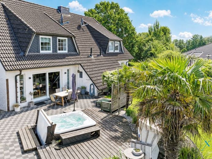 Wohnen unter Palmen in Freienwill: DHH mit Kamin, Gartenidylle und Familienkomfort – Foto 1