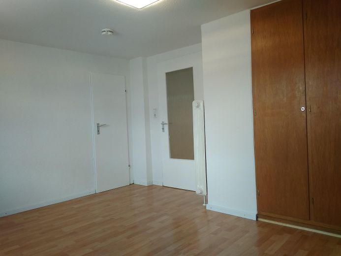 Zweizimmerwohnung in Alzenau-Wasserlos * renoviert und sofort beziehbar * – Zimmer 2 mit Einbauschrank