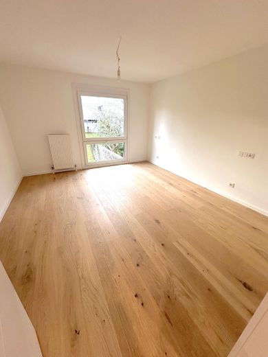 Exklusiv: Komplett neu renovierte 5,5–6‑Zimmer‑Wohnung in Top‑Lage Esslingen‑Sulzgries – Schlafzimmer