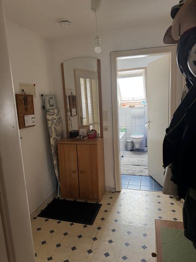 CONTRATTO DI LOCAZIONE A TERMINE! Appartamento mansardato di 2 locali con cucina componibile e grande giardino vicino all'università di KN – Photo 3