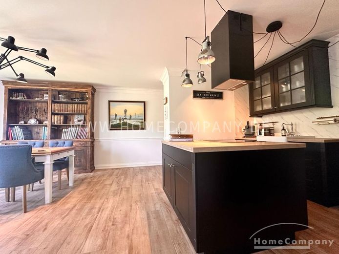 Lichtdurchflutete Designwohnung mit Balkon – fd8bd0119eab7a16b30331a2c126bfb92b50996a.jpg
