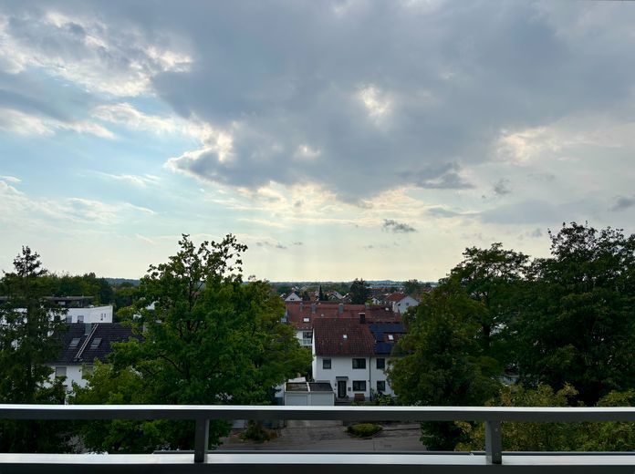 Energetisch saniert - 2-Zimmer-Whg. mit großem Balkon / Umbau in 3-Zimmer-Whg. möglich – Ausblick