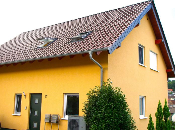 Hauseingang und Westgiebel
