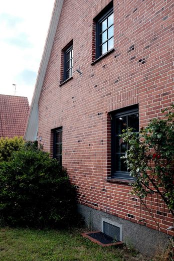 Euer Haus im Grünen: 192qm, großes Grundstück, Altbau-Charme – Außen