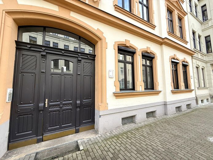 Hauseingang inkl. Wohnung imEG