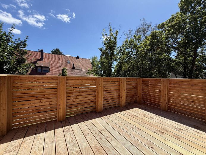 Klimatisierter hochwertiger Neubau mit Balkon und hohen Decken – Erstbezug – 21 Balkon