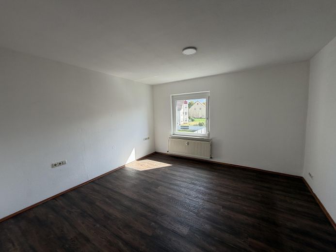 Multi-family house with large lot (3 units), ideal as a multi-generational home, for owner-occupiers or as an investment property – Schlafzimmer Wohnung OG