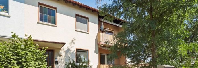 Maison bifamiliale spacieuse avec beaucoup d’espace et un grand potentiel d’aménagement individuel
