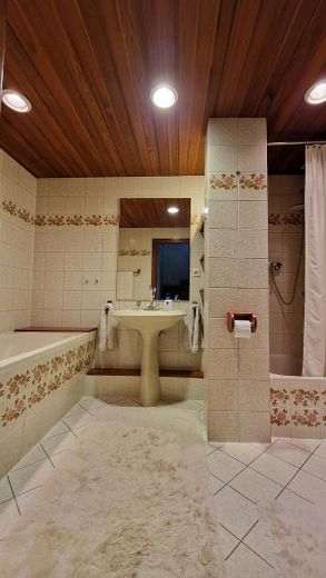 Reserviert! Exklusiver Bungalow in Königswinter: Homeoffice, traumhafte Aussicht, Sonnenuntergänge – Wannenbad 1