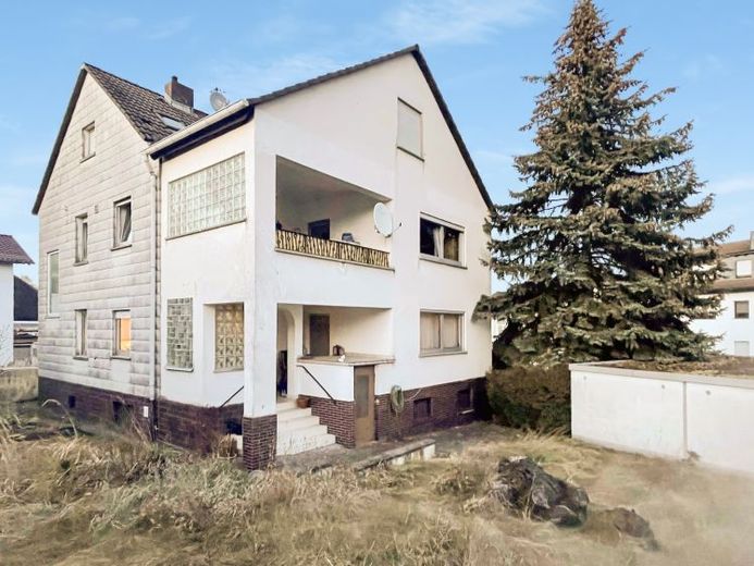 Casa plurifamiliare con tre unità abitative e ulteriore potenziale edificatorio nel terreno a Dietzenbach-Hexenberg – Foto 1