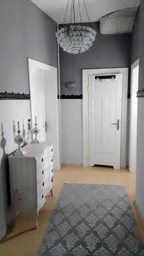 Schöne 2 Zimmer Altbauwohnung voll möbliert – Foto 5