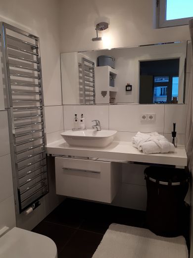Exklusive, modernisierte und möblierte 2,5-Zimmer DG-Wohnung und Tiefgarage. – Foto 16