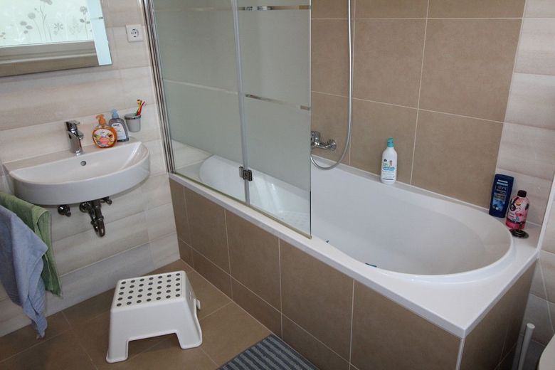 Apartment building in an excellent location with conservatory, 4 garages + building plot for 4 apartments – 8 - Bad
