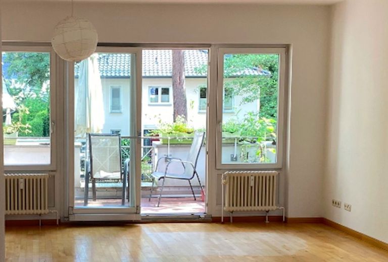 Fensterfront mit Balkon