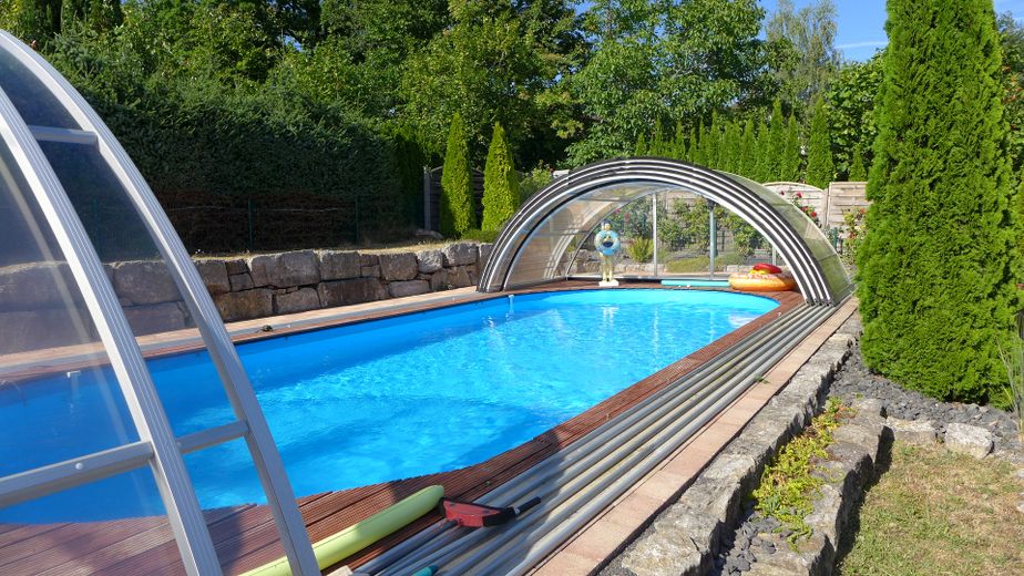 Provisionsfrei! Hochwertiges ruhiges Einfamilienhaus mit Wellnessoase und PV-Anlage – Pool überdacht 10 x 4 m