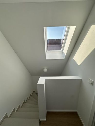 Neubau - Erstbezug - Maisonette - 3 ZW inkl. EBK, Balkon, Stellplatz, Keller, ca. 69m² Wfl. – Gallerie