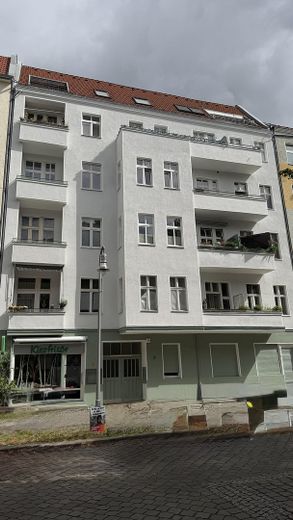 Keine Maklerkosten !Charmante Altbauwohnung mit exklusivem Flair - Besichtigung jederzeit möglich – Neue Fassade 08/2026