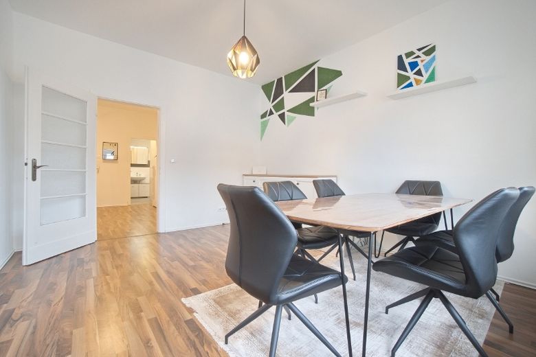 Bright, renovated and newly furnished apartment in attractive town centre location, with optional parking space – eee5200c1e5b85975343c425e13009f224159007.jpg
