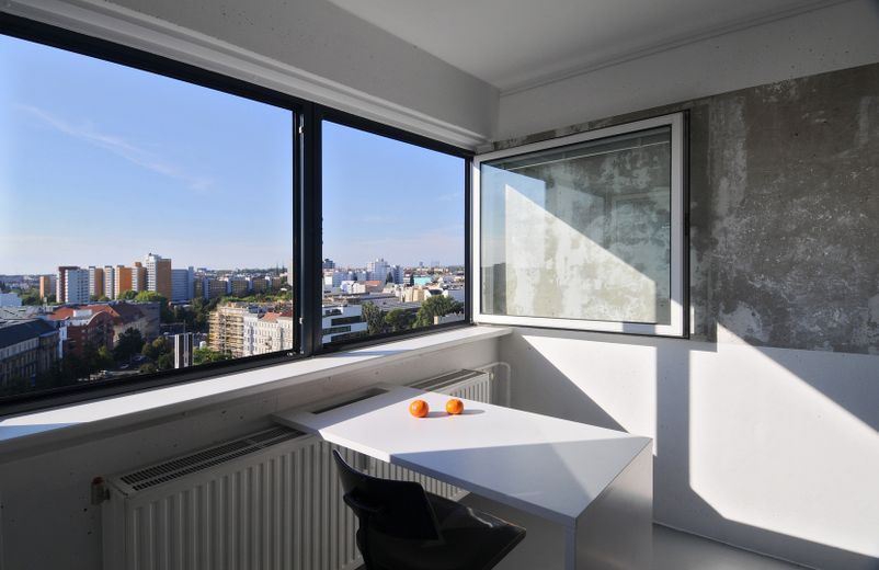LOKALIZACJA, LOKALIZACJA, LOKALIZACJA — MIESZKANIE Z PANORAMĄ BERLINA. – ARBEITSPLATZ MIT AUSBLICK