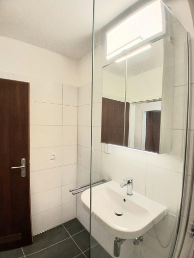 Helle 3-Zimmer Wohnung 70 m2 München Unterhaching mit Balkon Erstbezug nach Vollrenovierung – Bad Erstbezug