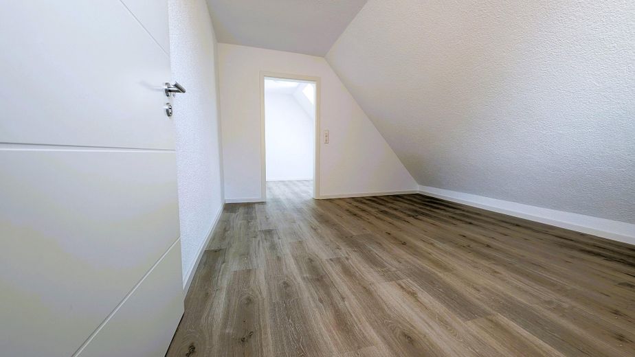 Wunderschönes Einfamilienhaus mit Anliegerwohnung  -  Provisionsfrei! – Schlafzimmer (DG | aktuell)