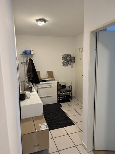 Appartamento adatto alle famiglie con tre locali – Flur Bild 3