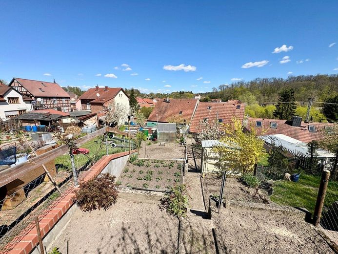 HORN IMMOBILIEN ++RESERVIERT! Haus in Burg Stargard bei Neubrandenburg – Blick auf das Grundstück