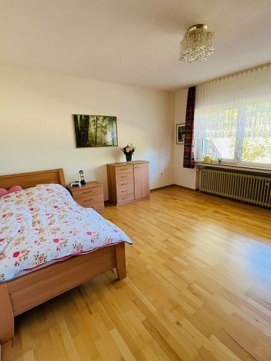 Casa con potencial para dos unidades residenciales en Colonia Flittard – Schlafzimmer Erdgeschoss