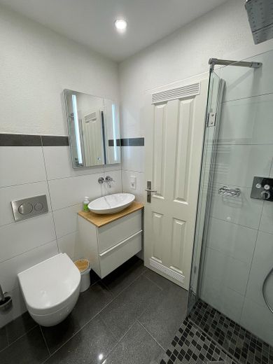 Furnished, stylish 3-room apartment near the Isar (limited until 2028) – Bad