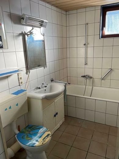 Vulkaneifel nähe Daun - MFH mit ca. 16.000,-  NJKM. und viel Potential sucht neuen Eigentümer – OB11 Bad