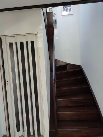 Modernes, zukunftsicheres Effizienzhaus - Wohnen, Arbeiten oder Vermieten - unverbaubare Aussicht – Treppenaufgang EG nach OG