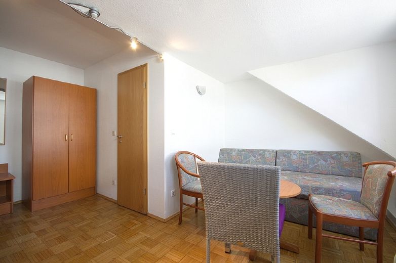 Furnished room with private bathroom, Internet via W-LAN, in an attractive part of town – 8969ea8c3796ef8ca922d40a6a3f48c1f51e8827.jpg