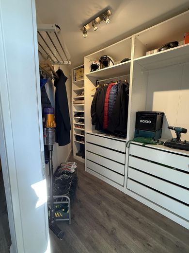 Jasne wnętrza na trzech poziomach – Garderobe