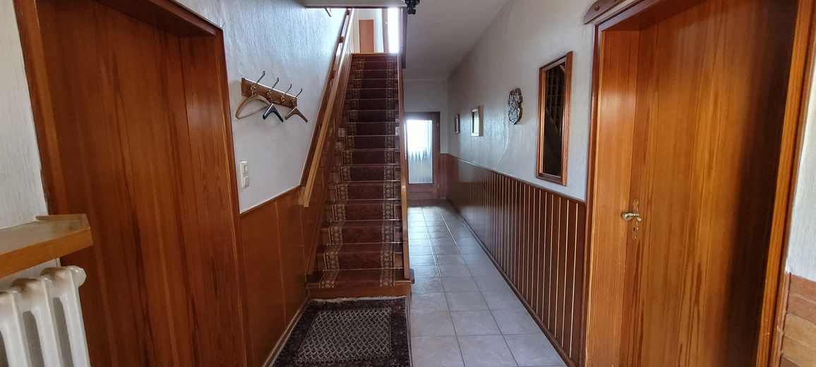 Casa unifamiliare con officina – spazio per vivere e creare – Schreinertreppe