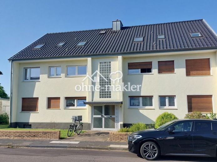 Frisch sanierte Dachgeschosswohnung mit Garage, PV-Strom & Klimaanlage – max. 6 Monate – फोटो 1