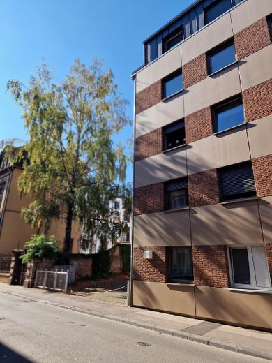 Pierwszy wynajem po remoncie generalnym - luksusowe 3-pokojowe mieszkanie w centralnej lokalizacji Trewiru – Außenansicht Straße