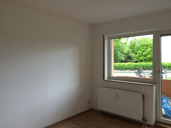 1 locale con cucina, bagno e balcone a Bad Kreuznach – Wohnzimmer