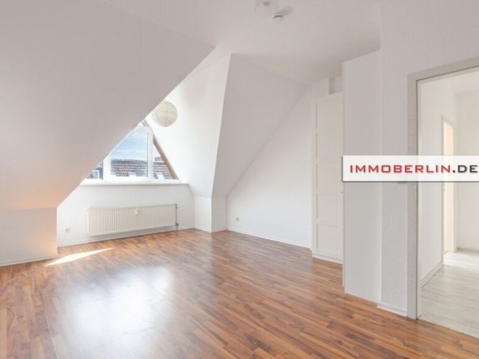 IMMOBERLIN.DE - Spokojna lokalizacja! Przytulne mieszkanie na poddaszu z dużym tarasem od strony zachodniej – Zdjęcie 1