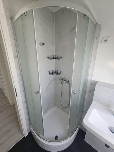 Großzügige 4,5-Zimmer-Wohnung in ruhiger Naturlage – Igelsbach – Badezimmer