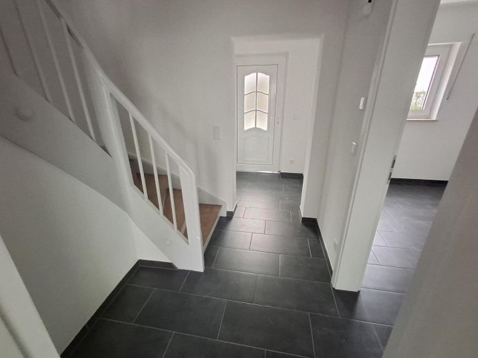 EG Flur (Blick zum Eingang)