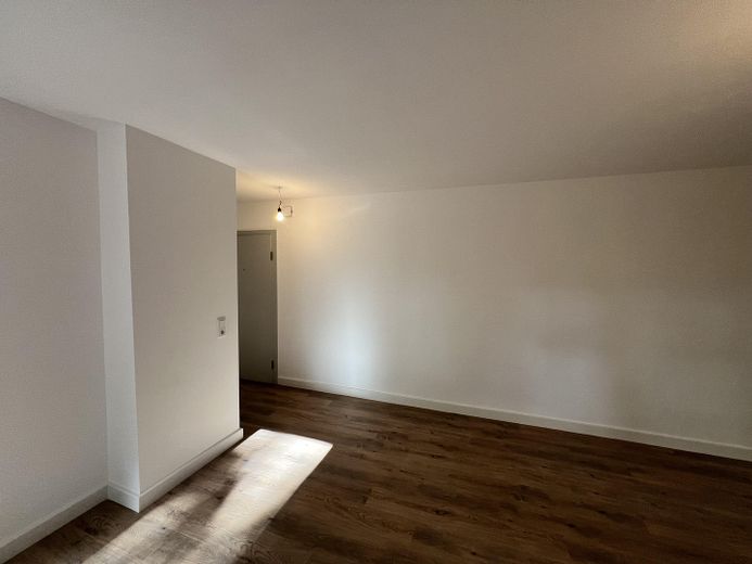 Wohnzimmer zum Flur / Eingang