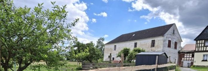 4-Seiten-Hof mit tollen Details - Saniert - Kamin - Bad mit Wanne und Dusche