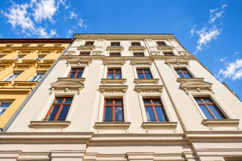 Bright Period Apartment in Central Leipzig – Photo 3