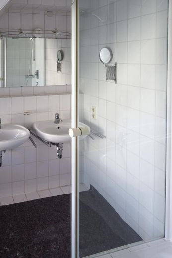 Bad mit zwei Waschbecken