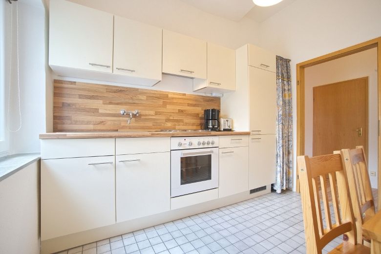 Helle, modern und komfortabel eingerichtete Wohnung in ruhiger Lage mit guter Infrastruktur – cee30058ee5ca06103ed531337f285b0baf950e3.jpg