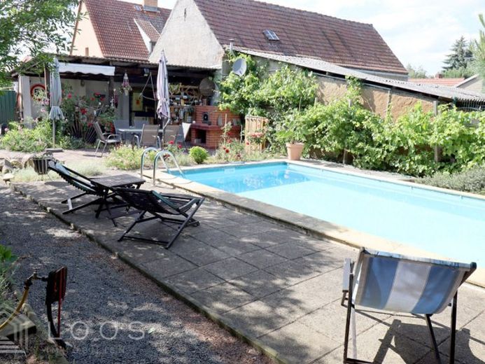 Casa residenziale versatile con zona abitativa separata, piscina e ampio terreno – Photo 1