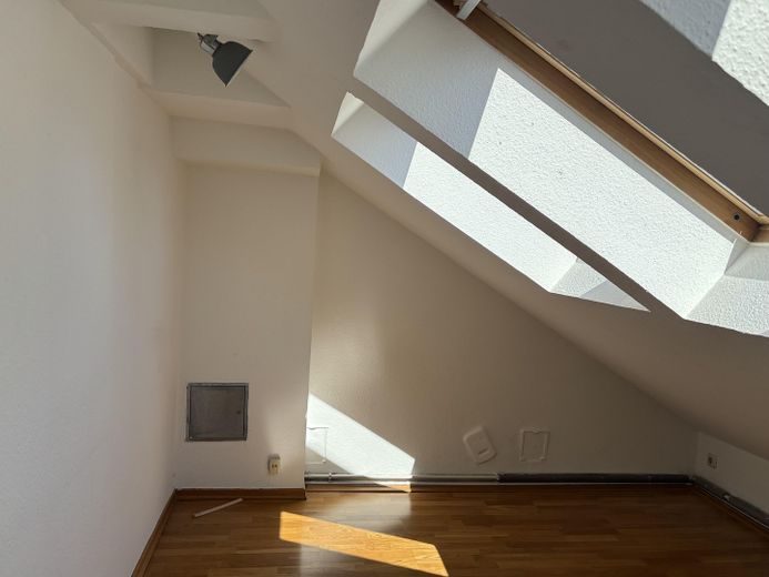 Luminoso apartamento ático junto a Paulinenplatz – Arbeitszimmer